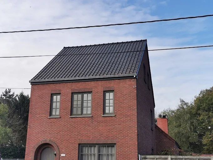 Na: nieuw antraciet dak